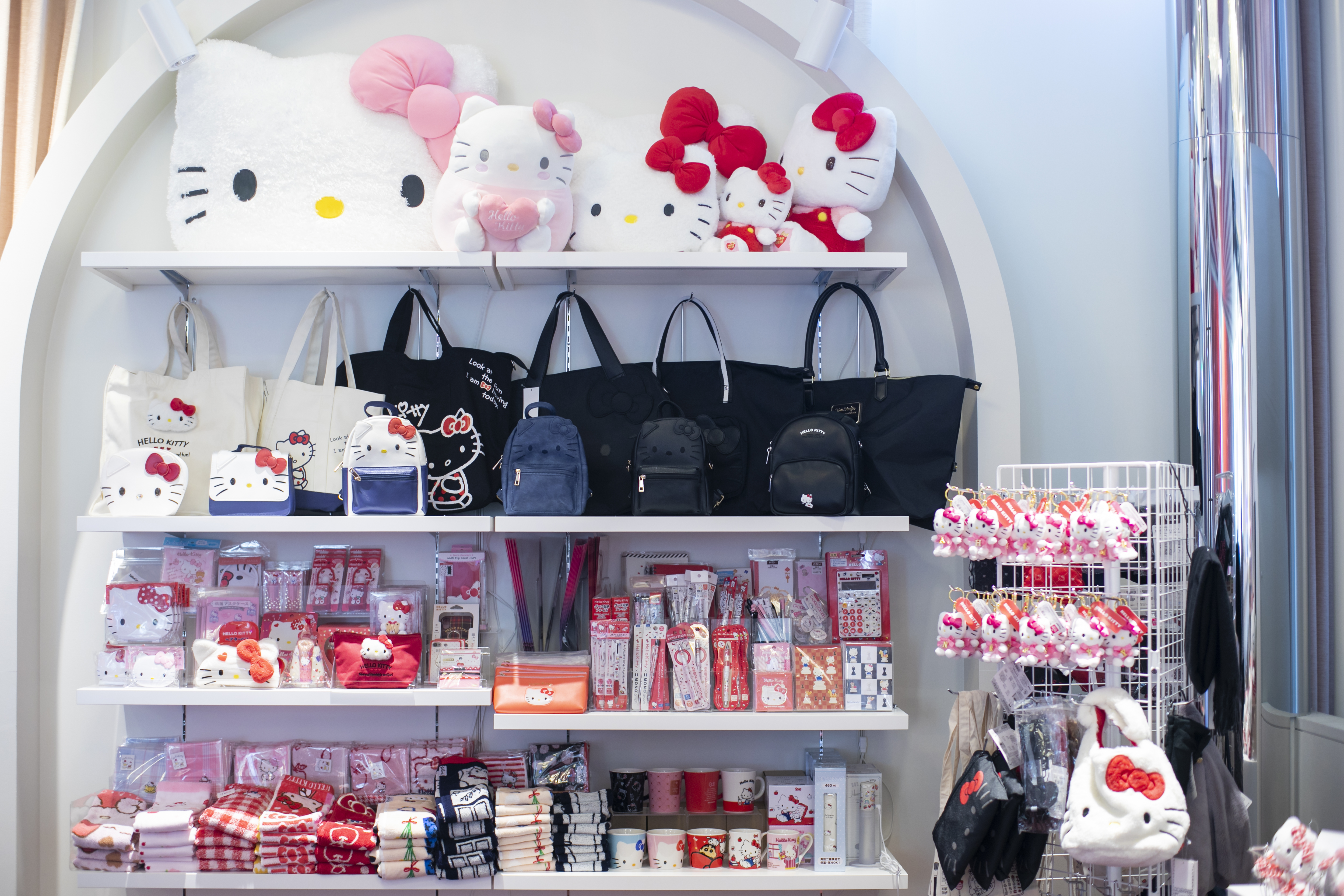 施設から見る【HELLO KITTY SHOW BOX】